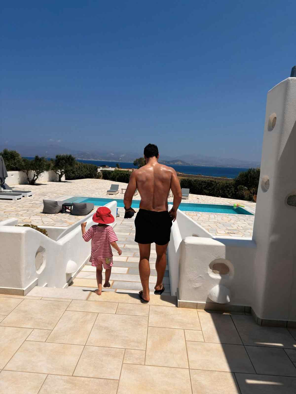 Σάκης Τανιμανίδης: Νέες φωτογραφίες από την Πάρο 7 Σάκης Τανιμανίδης