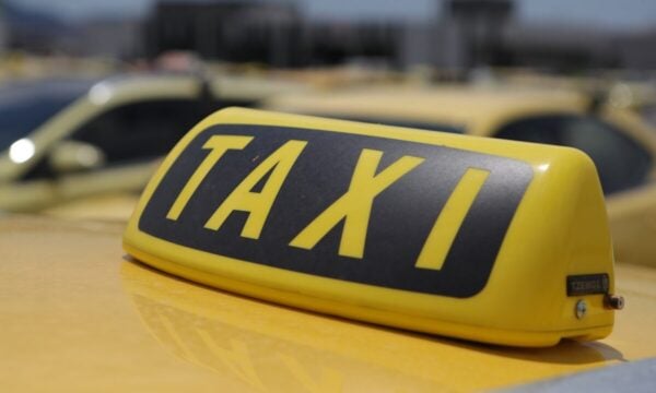 21χρονος οδηγός ταξί χρέωσε 175 ευρώ για διαδρομή από το «Ελευθέριος Βενιζέλος» στο κέντρο της Αθήνας