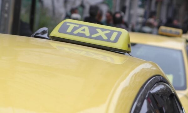 Μύκονος: Χειροπέδες σε 52χρονο οδηγό ταξί που χρέωνε διπλάσια τιμή από το νόμιμο