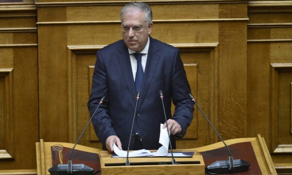 Τάκης Θεοδωρικάκος: Πλαφόν 60% στις επιβαρύνσεις των τραπεζών – Τέλος στα «ψιλά γράμματα»