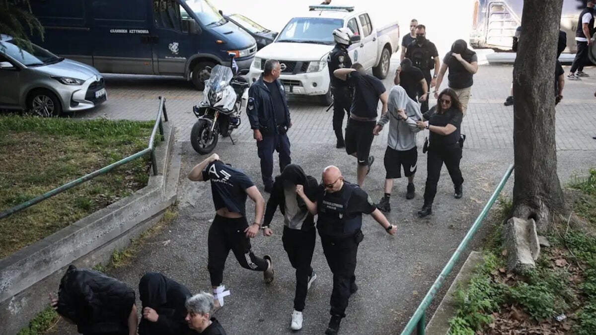 Θεσσαλονίκη: Ποινές φυλάκισης από 1 έως 4 χρόνια σε 13 κατηγορούμενους για την υπόθεση της Εθνικιστικής Νεολαίας Θεσσαλονίκης