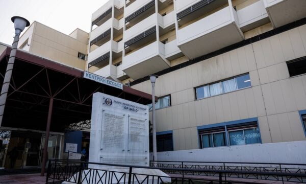 Φωτιά στο Θριάσιο νοσοκομείο – Απομάκρυναν τον κόσμο από το ισόγειο