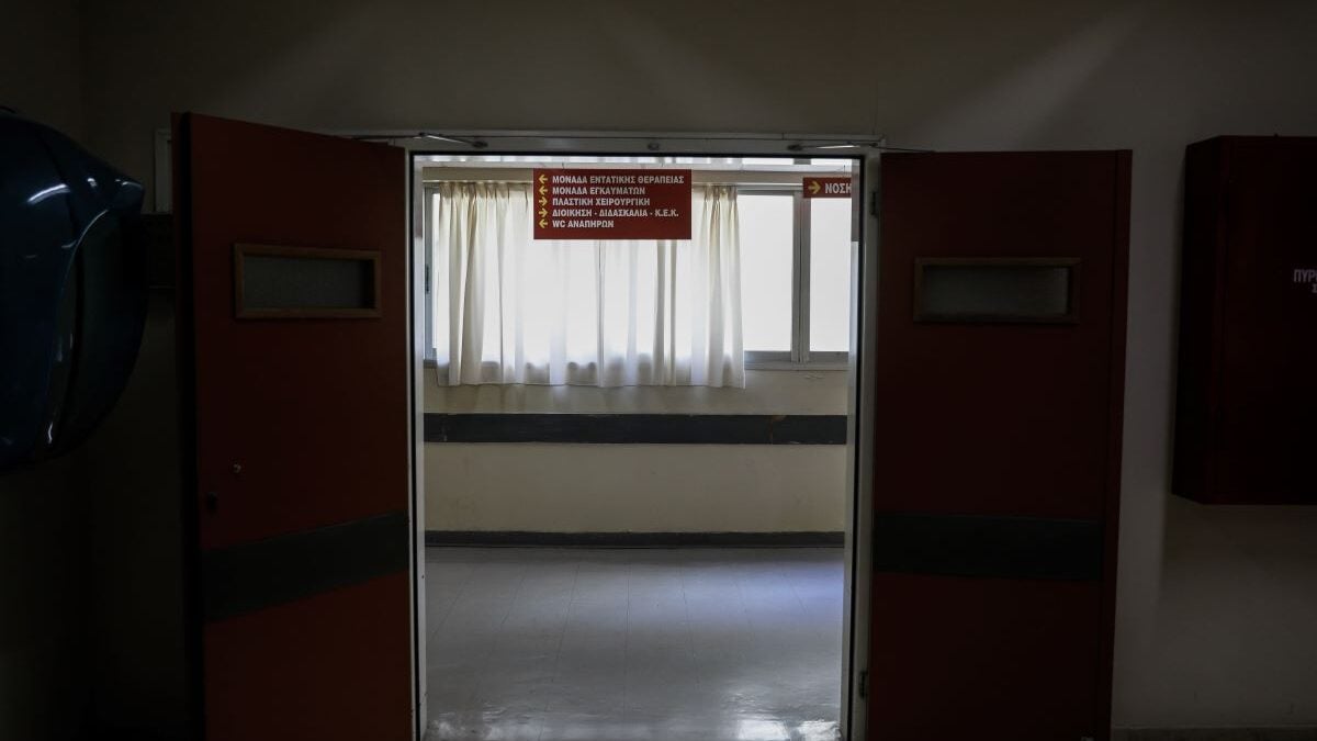 Θριάσιο: Ρομά φώναζαν «Φέρε το όπλο να τους σκοτώσουμε» και έκαναν γυαλιά καρφιά το νοσοκομείο 1 Θριάσιο: Ρομά φώναζαν «Φέρε το όπλο να τους σκοτώσουμε» και έκαναν γυαλιά καρφιά το νοσοκομείο