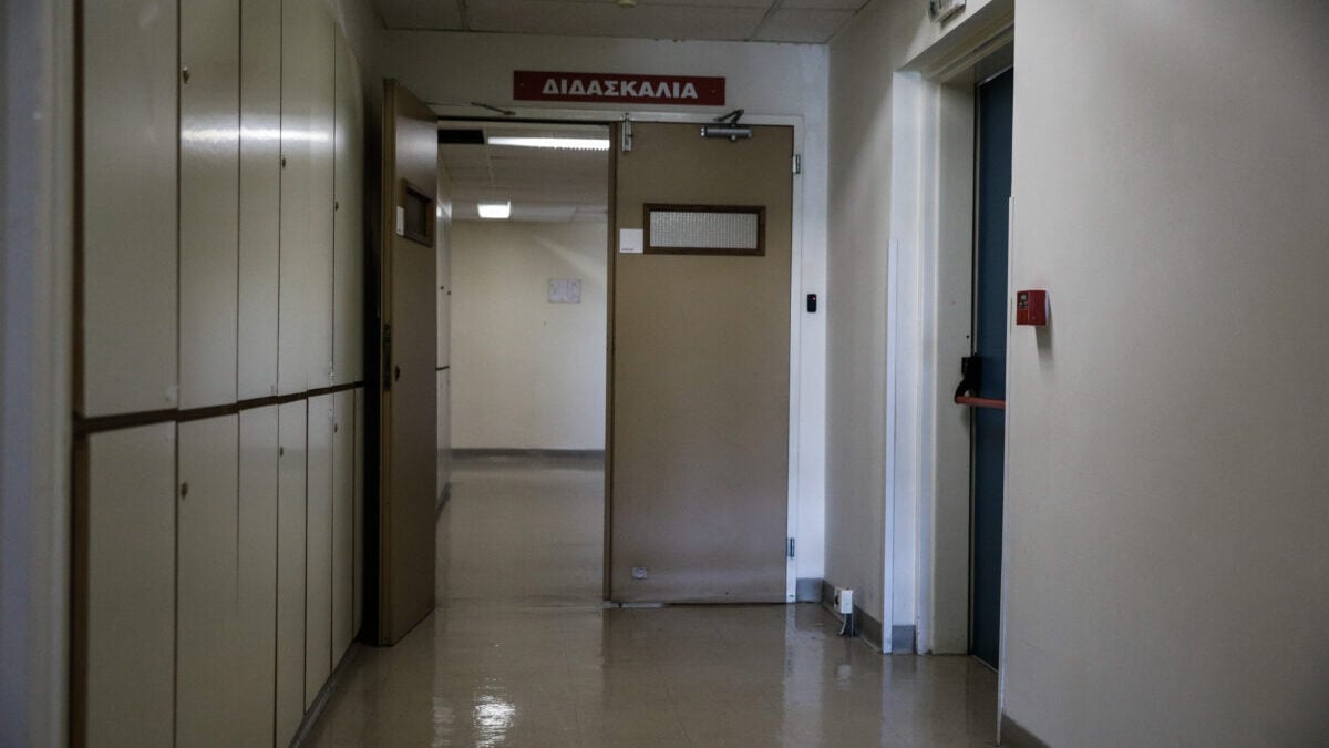 Θριάσιο Νοσοκομείο: Ρομά έκαναν γυαλιά καρφιά επειδή καθυστερούσε μια εξέταση 1 Θριάσιο Νοσοκομείο: Ρομά έκαναν γυαλιά καρφιά επειδή καθυστερούσε μια εξέταση