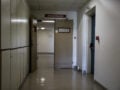 Θριάσιο Νοσοκομείο: Ρομά έκαναν γυαλιά καρφιά επειδή καθυστερούσε μια εξέταση