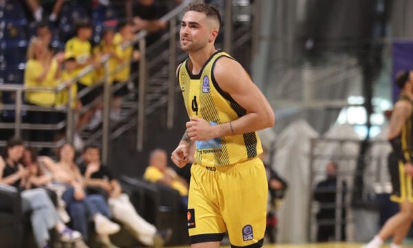 Βασίλης Τολιόπουλος επέστρεψε στον Άρη – Έπεσαν οι υπογραφές για τη μετεγγραφή από τον Παναθηναϊκό