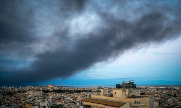 Φωτιά στο Ωραιόκαστρο: Τοξικό νέφος 20 χλμ. σκέπασε τη Θεσσαλονίκη – βίντεο και φωτογραφίες