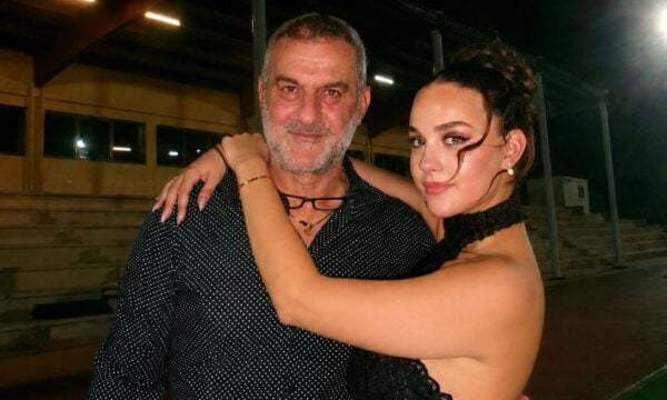 Τραϊανός Δέλλας: Το μήνυμα της κόρης του, Βικτώριας, για την απουσία της Γωγώς Μαστροκώστα (Φωτογραφίες)