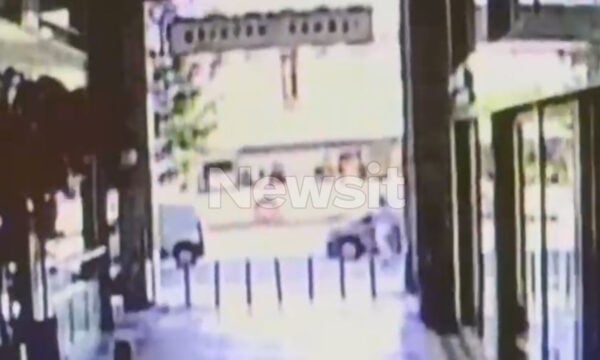 Πανεπιστημίου: Βίντεο ντοκουμέντο με τη σύγκρουση λεωφορείου με τρόλεϊ – Στο νοσοκομείο προληπτικά 3 από τους τραυματίες