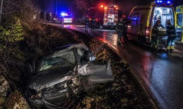 Σοβαρό τροχαίο στη Φωκίδα: Δύο άτομα χωρίς τις αισθήσεις τους και ένας σοβαρά τραυματίας