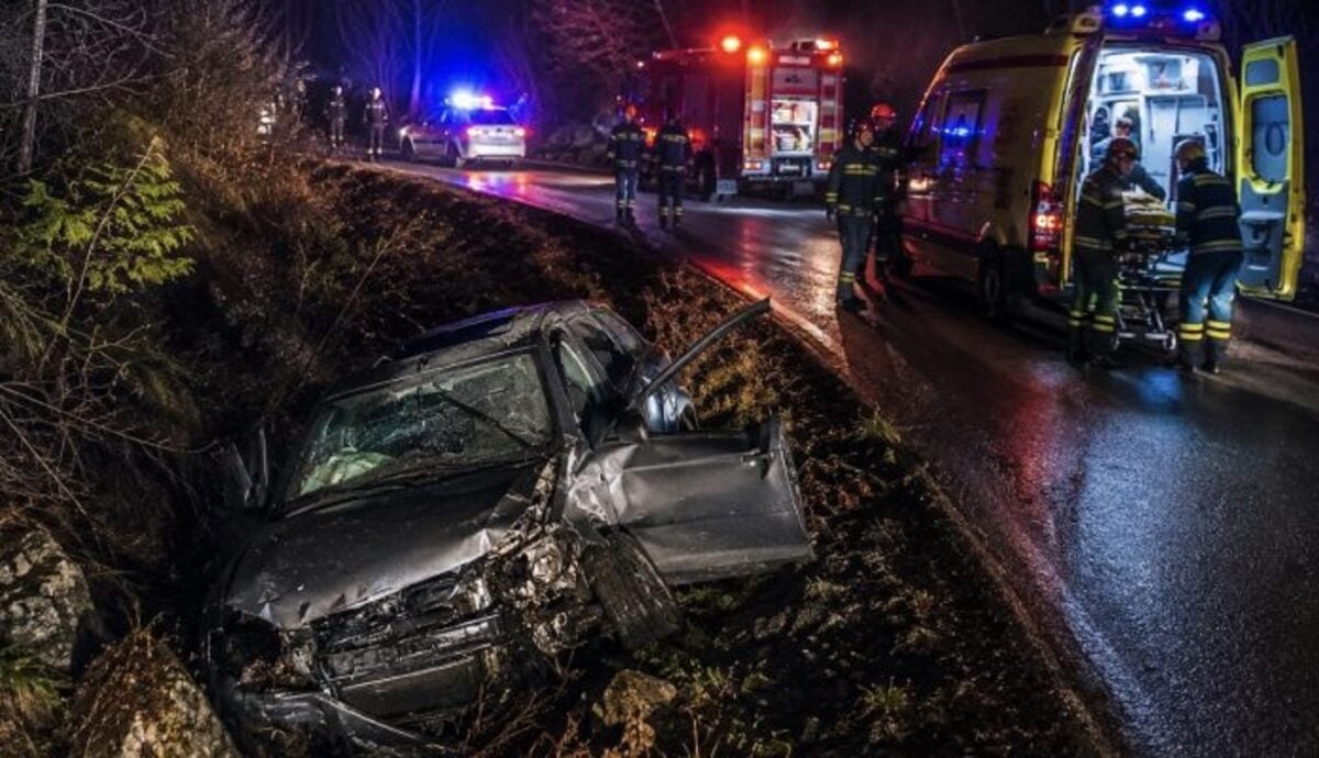 Σοβαρό τροχαίο στη Φωκίδα: Δύο άτομα χωρίς τις αισθήσεις τους και ένας σοβαρά τραυματίας