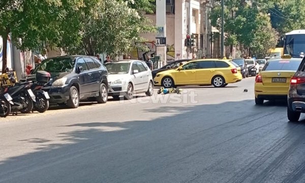 Τροχαίο στον Άγιο Παντελεήμονα: Αυτοκίνητο συγκρούστηκε με πατίνι, στο νοσοκομείο 17χρονος με τραύμα στο κεφάλι