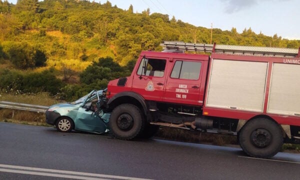 Σπάρτη: Δύο ηλικιωμένοι νεκροί μετά από μετωπική σύγκρουση αυτοκινήτου με πυροσβεστικό