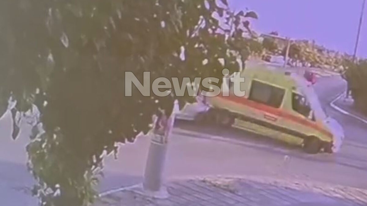 Χανιά: Με κατάγματα σε πλευρά και πνευμοθώρακα ο διασώστης στο ασθενοφόρο που ντεράπαρε στο δύσκολο σημείο του τροχαίου 1 Χανιά: Με κατάγματα σε πλευρά και πνευμοθώρακα ο διασώστης στο ασθενοφόρο που ντεράπαρε στο δύσκολο σημείο του τροχαίου