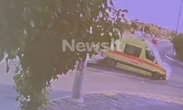 Χανιά: Με κατάγματα σε πλευρά και πνευμοθώρακα ο διασώστης στο ασθενοφόρο που ντεράπαρε στο δύσκολο σημείο του τροχαίου