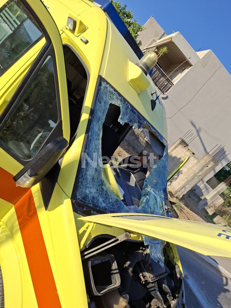 Χανιά: Νέο βίντεο από το τροχαίο με το ασθενοφόρο – «Όλα έγιναν σε ελάχιστα δευτερόλεπτα», μαρτυρία διασώστη 11 Χανιά: Νέο βίντεο από το τροχαίο με το ασθενοφόρο – «Όλα έγιναν σε ελάχιστα δευτερόλεπτα», μαρτυρία διασώστη