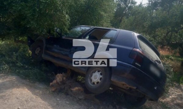 Σοβαρό τροχαίο στα Χανιά: Αυτοκίνητο βγήκε εκτός πορείας και χτύπησε σε ελιά – Εγκλωβίστηκαν δύο άτομα