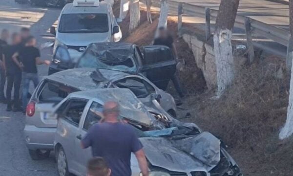 Ηράκλειο: Μεθυσμένος τουρίστας διέλυσε 3 αυτοκίνητα με το τζιπ και τούμπαρε στη μέση του δρόμου