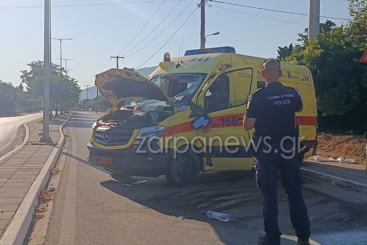 Χανιά: Ασθενοφόρο τράκαρε με αυτοκίνητο και τούμπαρε – Νεκρός ο ασθενής που μετέφερε, 2 διασώστες τραυματίες