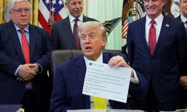 Reuters: Trump Media ζήτησε έως και 100.000 δολάρια τον μήνα για ταχύτερη πρόσβαση στις αναρτήσεις του Τραμπ