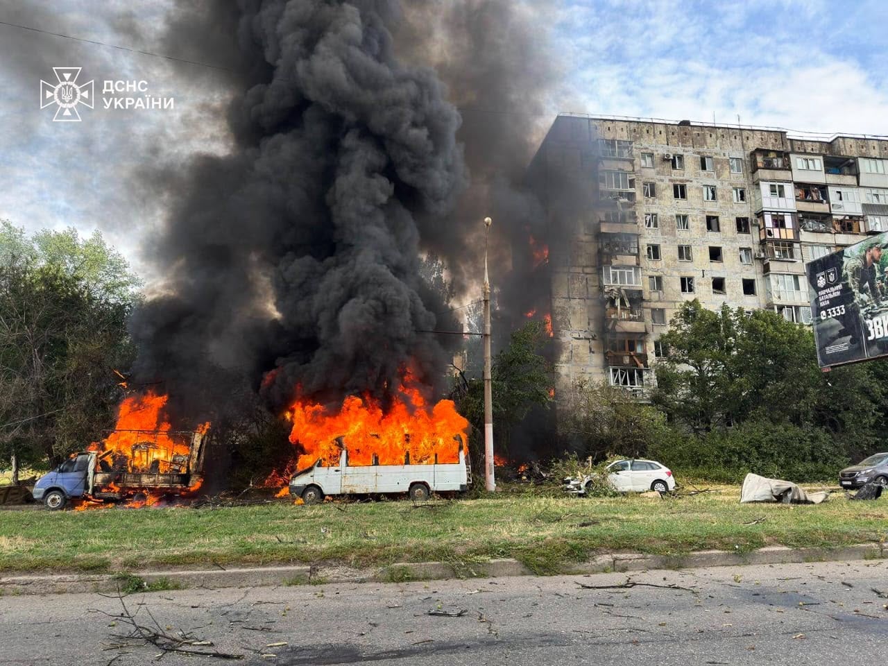 Ρωσικό σφυροκόπημα σε όλη την Ουκρανία: Τουλάχιστον 10 νεκροί και 87 τραυματίες σε μία ημέρα, πόλεις στις φλόγες