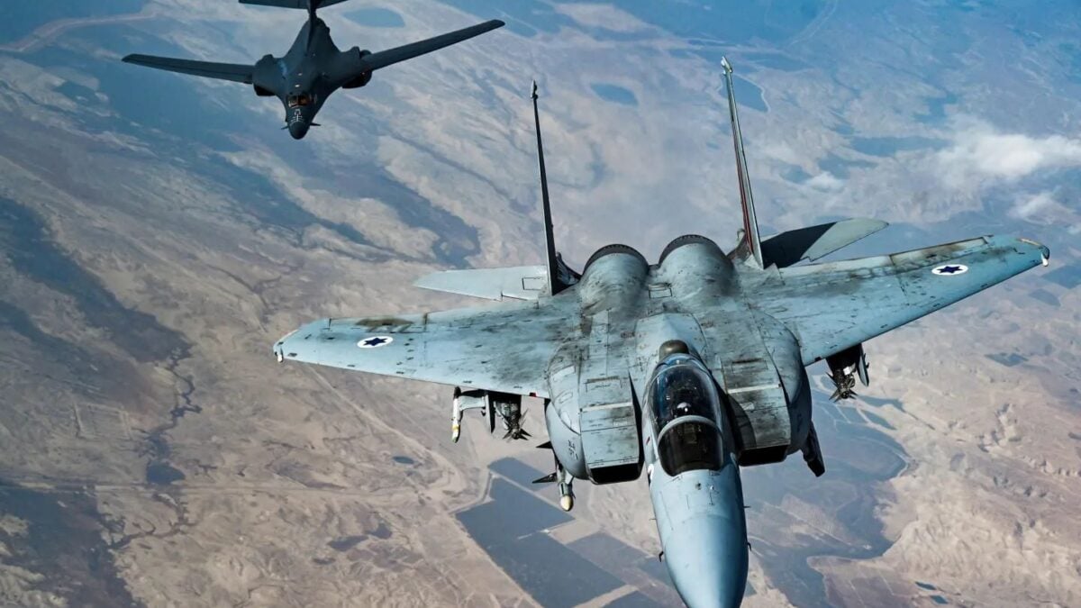 ΗΠΑ επιστρατεύουν το βομβαρδιστικό B-1 κατά του Ιράν: Επιθέσεις των Χούθι στην Ερυθρά Θάλασσα 1 ΗΠΑ επιστρατεύουν το βομβαρδιστικό B-1 κατά του Ιράν: Επιθέσεις των Χούθι στην Ερυθρά Θάλασσα