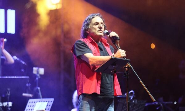Βασίλης Παπακωνσταντίνου: Βίντεο για τη φωνή του – «Καλά έκανε η Αλεξίου και σταμάτησε να τραγουδάει»