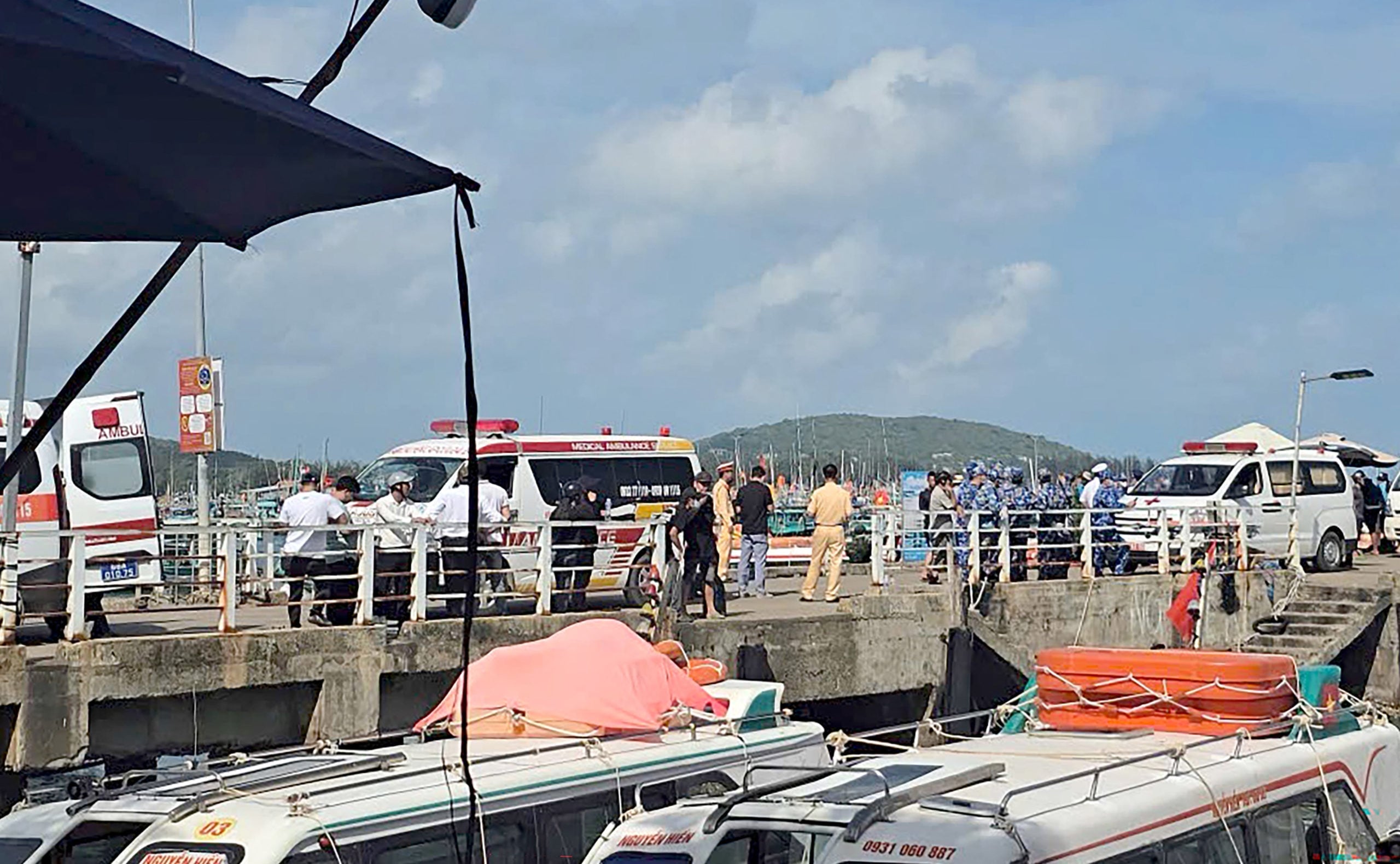 Βιετνάμ: 15 νεκροί Ινδοί τουρίστες έπειτα από ανατροπή σκάφους – ΒΙΝΤΕΟ