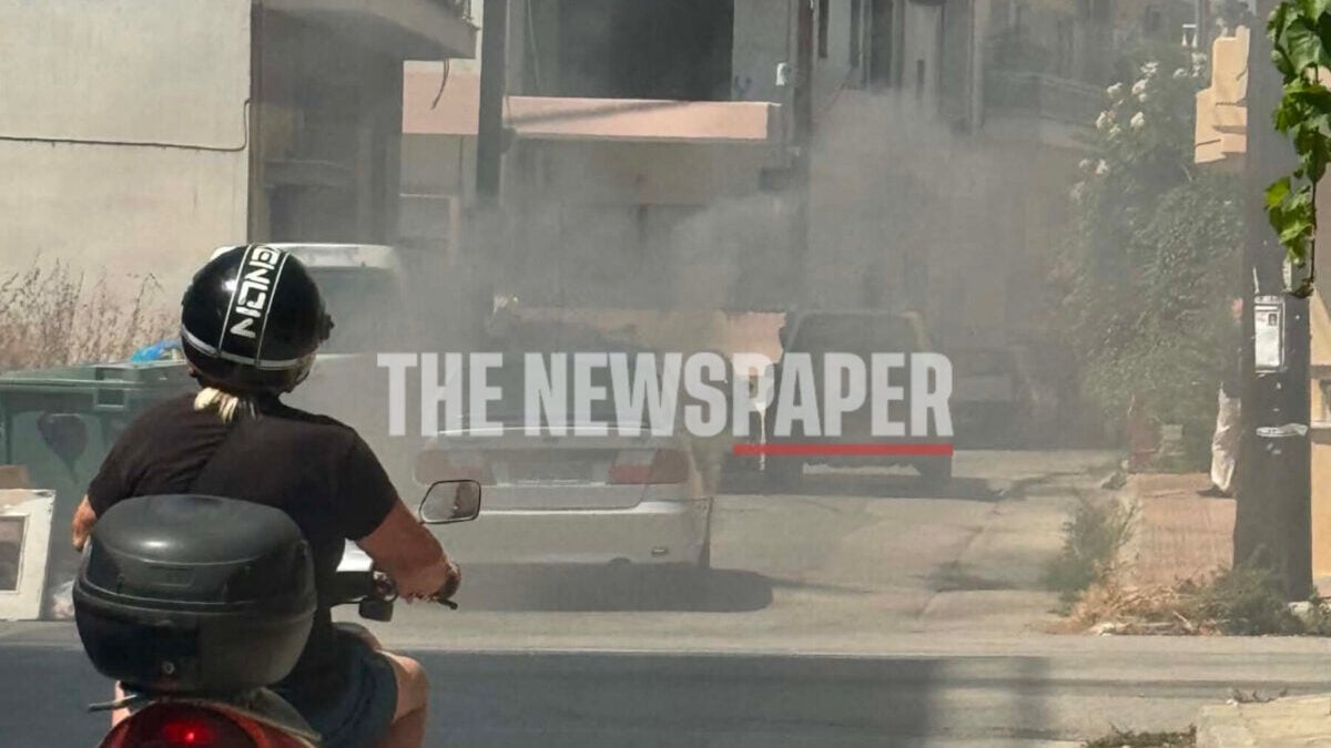 Βόλος: Αυτοκίνητο τυλίχθηκε στις φλόγες, ο οδηγός σώθηκε την τελευταία στιγμή 1 Βόλος: Αυτοκίνητο τυλίχθηκε στις φλόγες, ο οδηγός σώθηκε την τελευταία στιγμή