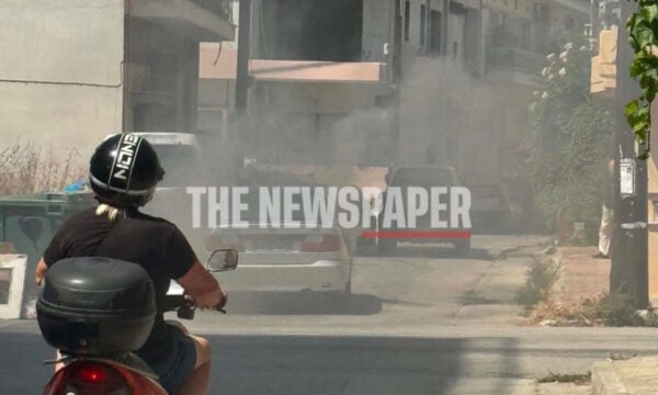 Βόλος: Αυτοκίνητο τυλίχθηκε στις φλόγες, ο οδηγός σώθηκε την τελευταία στιγμή
