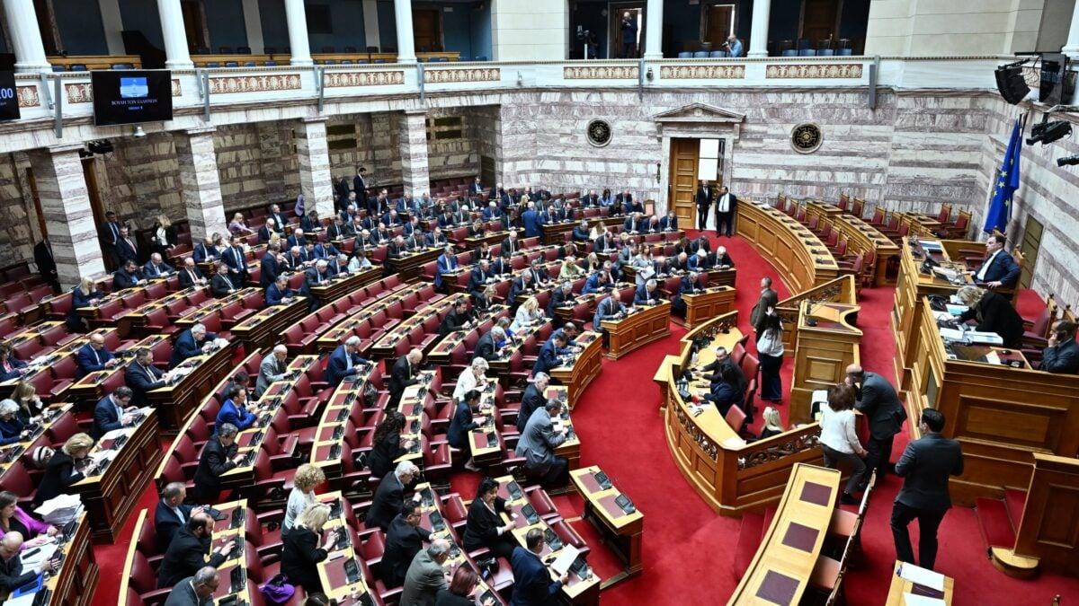 Βουλή: Υπερψηφίστηκε το νομοσχέδιο Κεραμέως για ίση αμοιβή ανδρών-γυναικών και ένταξη των υγειονομικών στα ΒΑΕ 1 Βουλή: Υπερψηφίστηκε το νομοσχέδιο Κεραμέως για ίση αμοιβή ανδρών-γυναικών και ένταξη των υγειονομικών στα ΒΑΕ