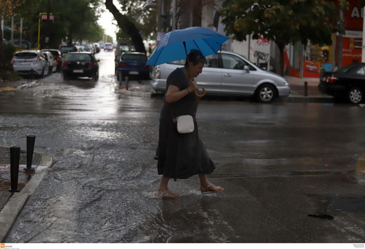 Καιρός: Βροχές, καταιγίδες και χαλάζι αλλάζουν το σκηνικό – Η θερμοκρασία σε πτώση μετά τον λίβα