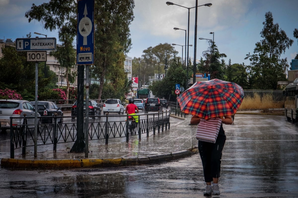 Καιρός σήμερα: Συννεφιά, τοπικές βροχές και μικρή άνοδος της θερμοκρασίας