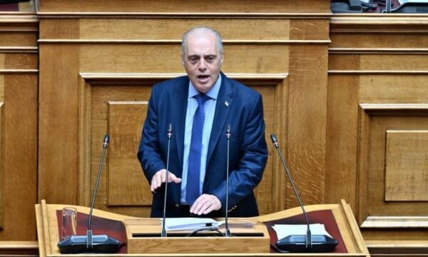 Βουλή – Βελόπουλος: Για ποιο Σύνταγμα μιλάμε; Κουρέλι το έχουν κάνει όλοι