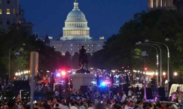 Ουάσιγκτον: Το National Mall άνοιξε ξανά μετά τις καταιγίδες – «Ας διασκεδάσουμε, ακόμη κι αν το ξημερώσουμε», είπε ο Τραμπ