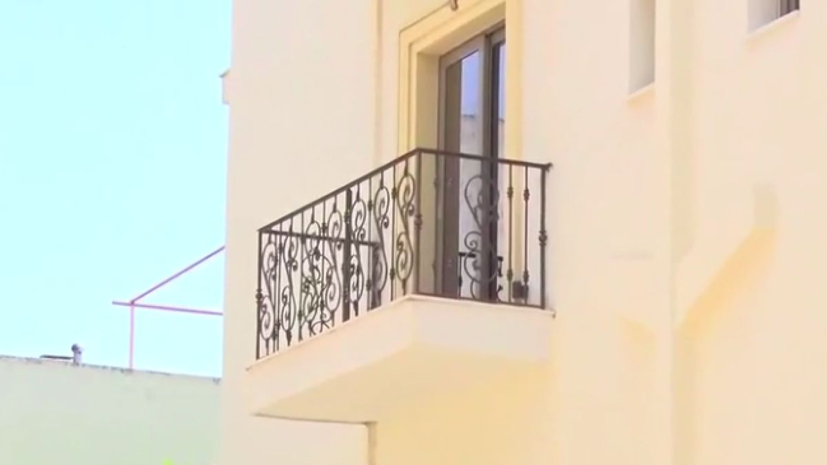 Χαλάνδρι: Εγκεφαλικά νεκρός 17χρονος μετά από πτώση από μπαλκόνι ξενοδοχείου – Συνελήφθη ο υπάλληλος που του πούλησε αλκοόλ