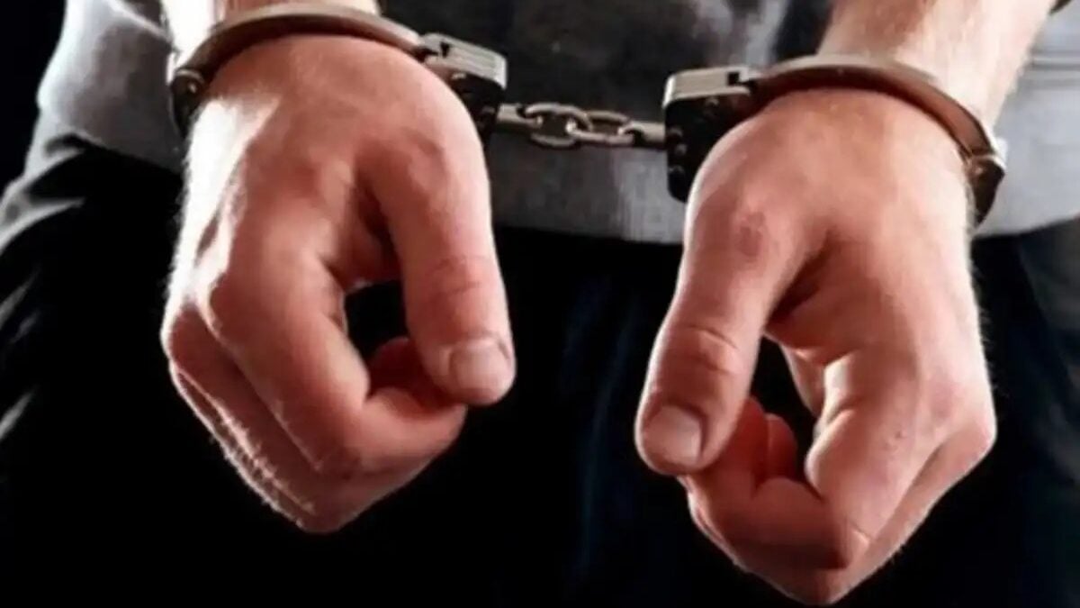 Χειροπέδες στον Ωρωπό σε 64χρονο Αυστριακό – Καταζητούνταν για απάτη και φοροδιαφυγή 63 εκατ. ευρώ 1 Χειροπέδες στον Ωρωπό σε 64χρονο Αυστριακό – Καταζητούνταν για απάτη και φοροδιαφυγή 63 εκατ. ευρώ