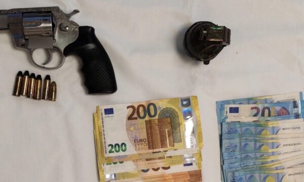 Δύο συλλήψεις για τη σχεδιαζόμενη επίθεση με χειροβομβίδα στο σπίτι του Ισίδωρου Ντογιάκου