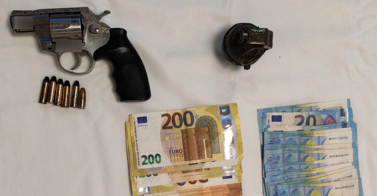 Δύο συλλήψεις για σχεδιαζόμενη επίθεση με χειροβομβίδα στο σπίτι του Ισίδωρου Ντογιάκου