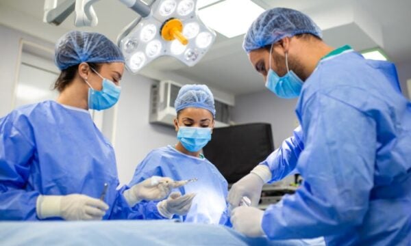 Επί πληρωμή απογευματινά χειρουργεία: Πώς θα κλείνονται από σήμερα τα ραντεβού, ο τιμοκατάλογος του ΕΣΥ