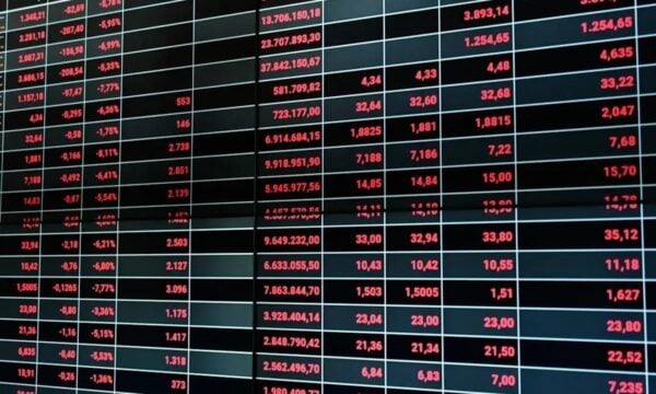 Χρηματιστήριο: Η Αθήνα με πτώση, πιεζόμενη από τις τράπεζες – Ανάλογη πορεία και στην Ευρώπη