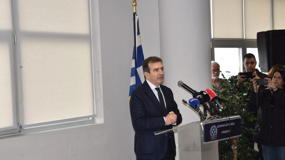 Χρυσοχοΐδης: Η υπόθεση Marfin είναι «δεμένη» – Υπάρχουν αταυτοποίητοι δράστες 1 Χρυσοχοΐδης: Η υπόθεση Marfin είναι «δεμένη» – Υπάρχουν αταυτοποίητοι δράστες