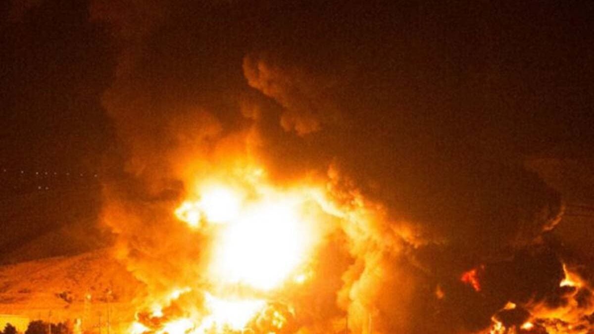 Ιράν: Πέντε εκρήξεις στη Γιαζντ μετά την ανακοίνωση νέων αμερικανικών επιθέσεων 1 Ιράν: Πέντε εκρήξεις στη Γιαζντ μετά την ανακοίνωση νέων αμερικανικών επιθέσεων