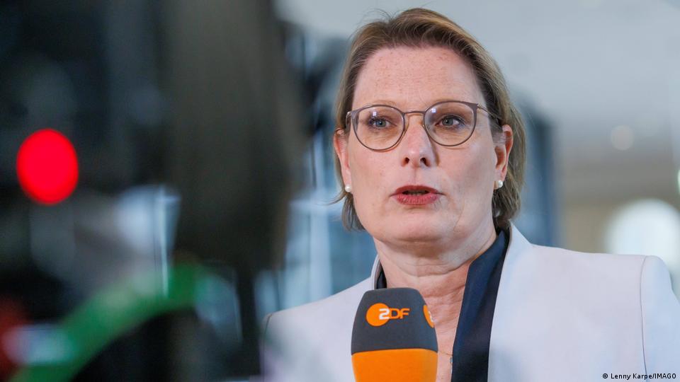 Βερολίνο: Οι αρχές εξουδετέρωσαν τον 21χρονο δράστη της φονικής επίθεσης στο Pride 15 Βερολίνο: Οι αρχές εξουδετέρωσαν τον 21χρονο δράστη της φονικής επίθεσης στο Pride