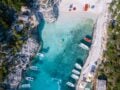 Ποιο ελληνικό νησί αναζητούν οι solo Βρετανοί τουρίστες
