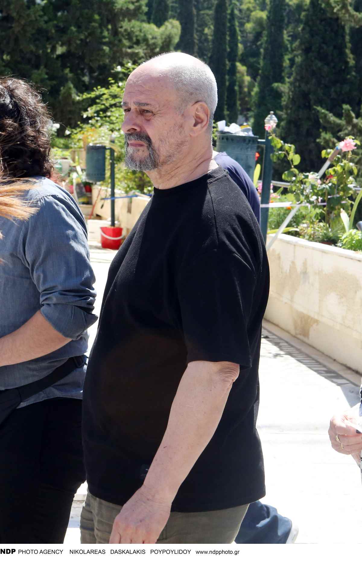 Τζένη Ζαχαροπούλου: Ποιοι βρέθηκαν στην κηδεία της και στο τελευταίο «αντίο» (Φωτογραφίες) 20 Κηδεία Ζαχαροπούλου