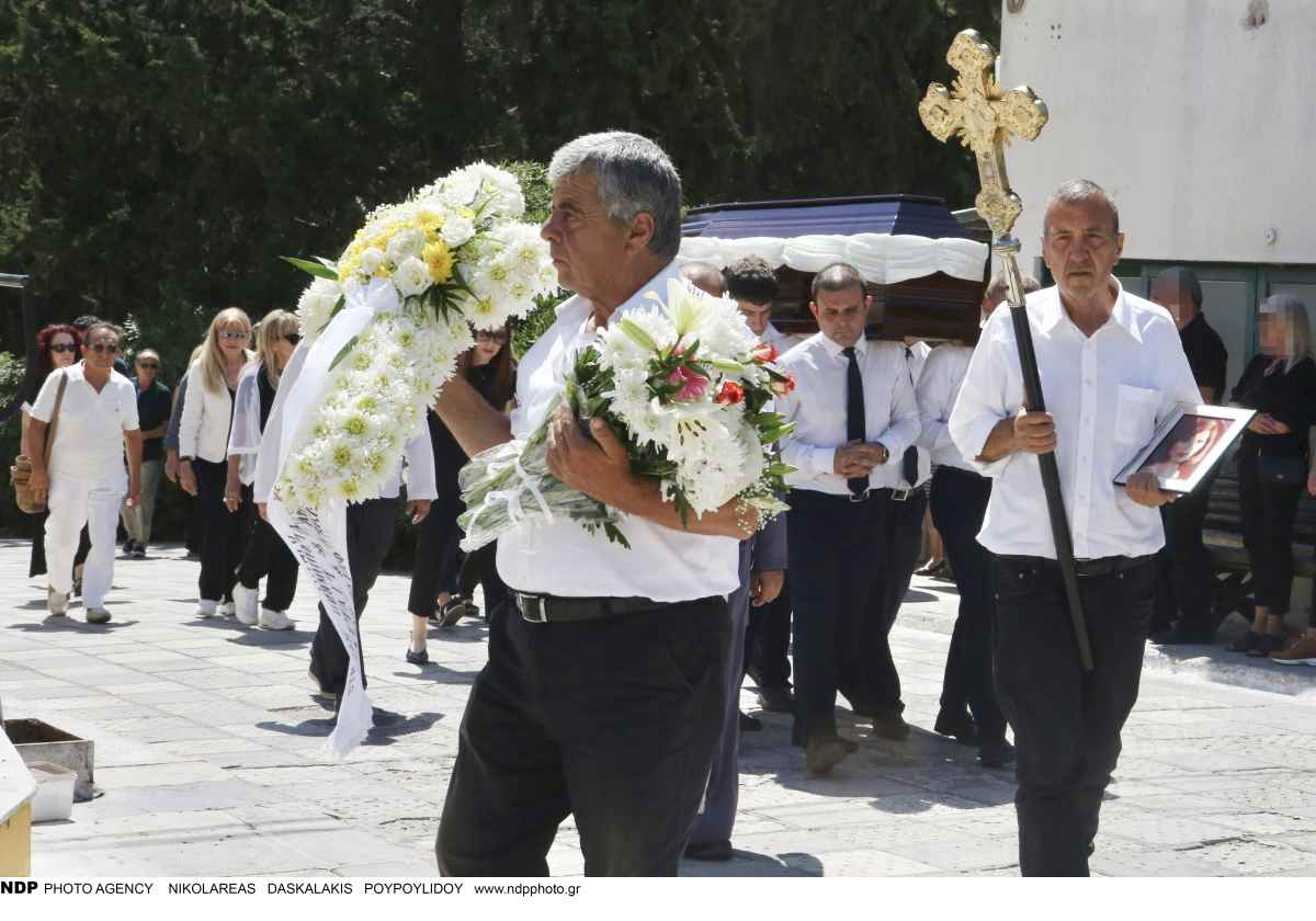 Τζένη Ζαχαροπούλου: Ποιοι βρέθηκαν στην κηδεία της και στο τελευταίο «αντίο» (Φωτογραφίες) 23 Κηδεία Ζαχαροπούλου