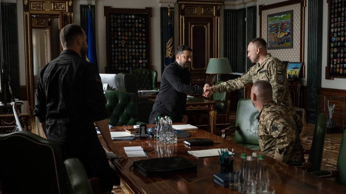 Ουκρανία: Ζελένσκι επέλεξε τον Μιχαΐλο Ντραπάτι για Αρχηγό των Ενόπλων Δυνάμεων – Οι μάχες που τον ανέδειξαν 3 Ουκρανία: Ζελένσκι επέλεξε τον Μιχαΐλο Ντραπάτι για Αρχηγό των Ενόπλων Δυνάμεων – Οι μάχες που τον ανέδειξαν