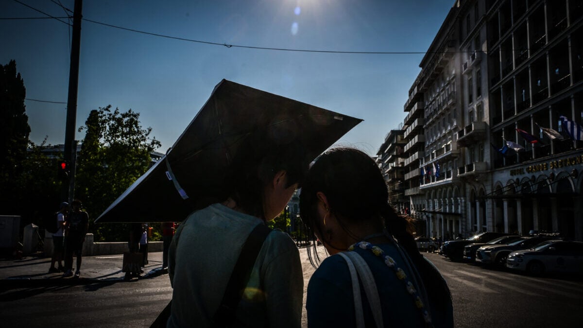 Καύσωνας στην Αθήνα: Καταγράφηκαν 60°C στην άσφαλτο και 75°C σε ταράτσες 1 Καύσωνας στην Αθήνα: Καταγράφηκαν 60°C στην άσφαλτο και 75°C σε ταράτσες