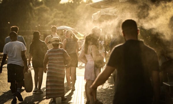 Καιρός: Ζέστη, άνεμοι και αφρικανική σκόνη – Νοτιάδες έως 8 μποφόρ και 39άρια όλη την εβδομάδα